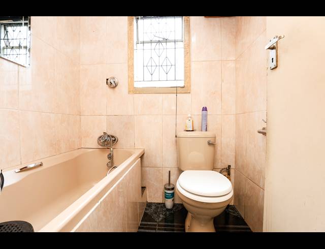 2 BEDROOM FREEHOLD FOR SALE IN EASTBURY